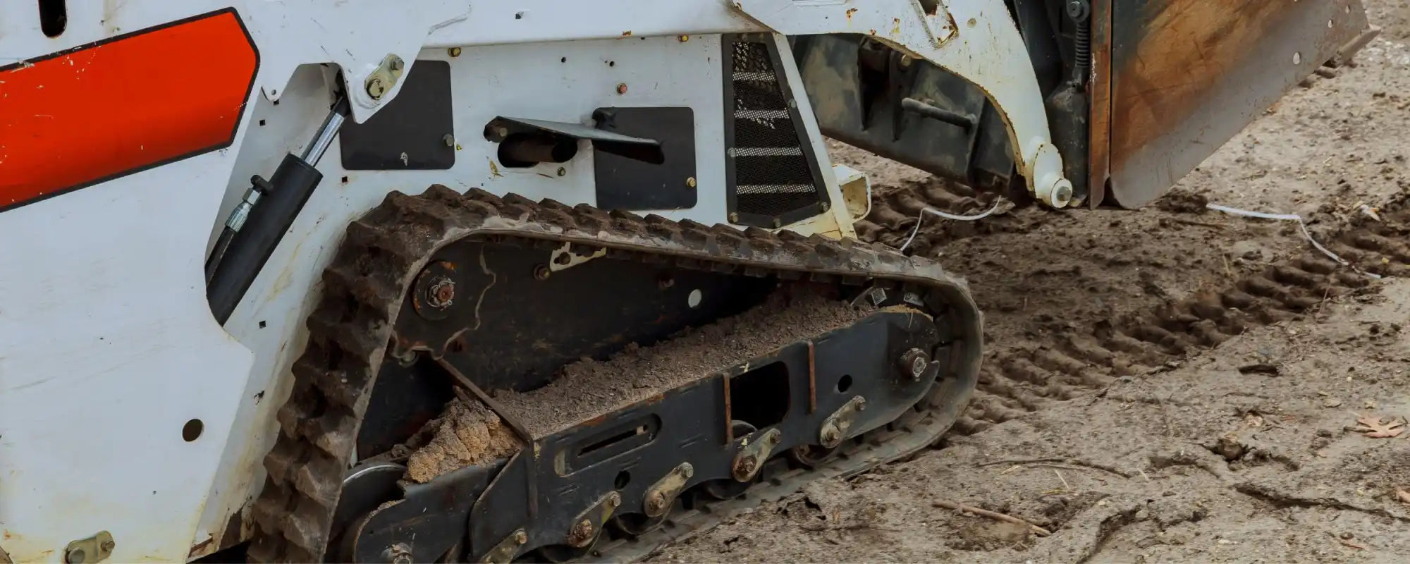 New Bobcat MT100 rubber tracks